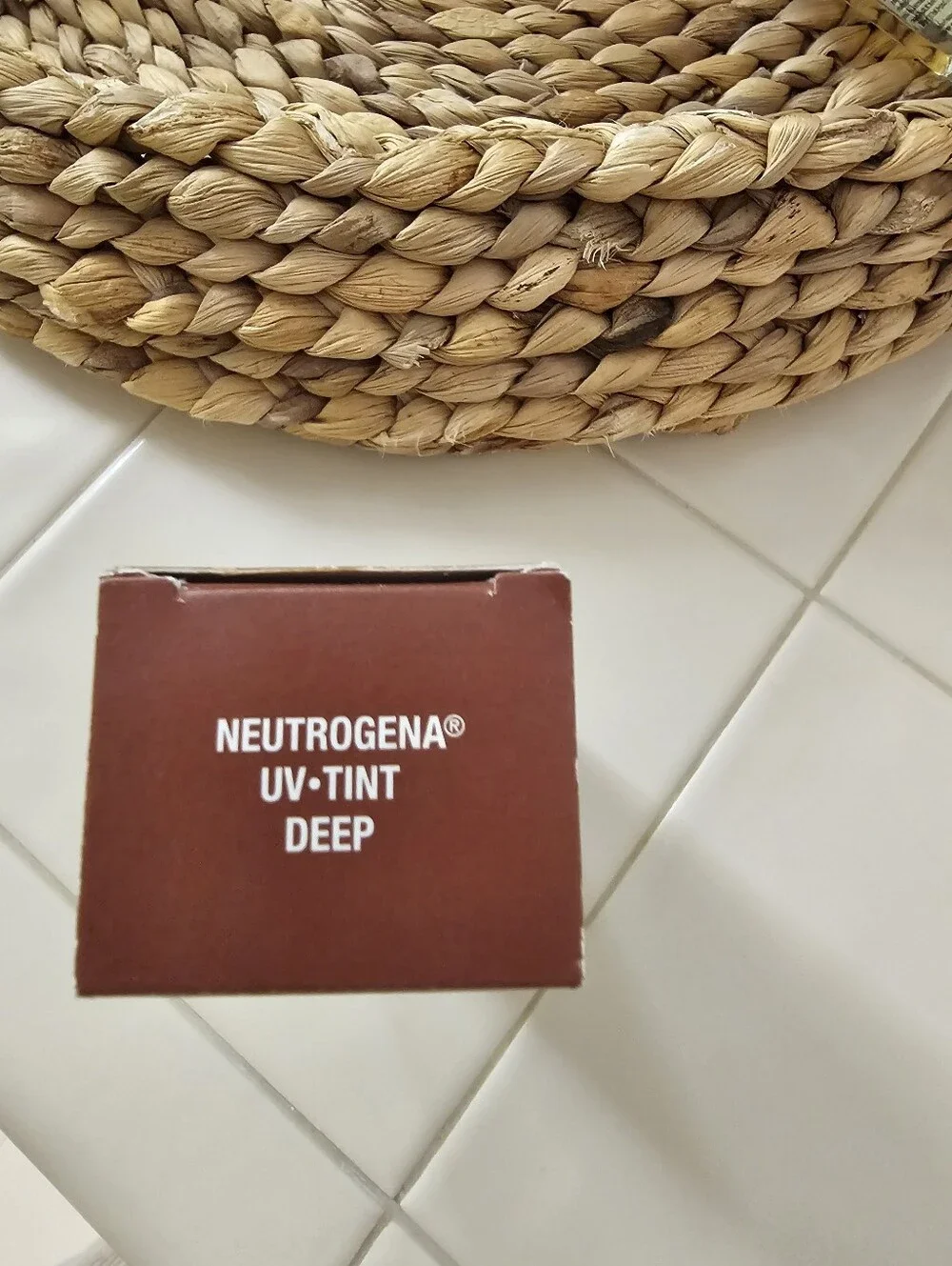 Neutrogena Mineral UV Tint Face SPF 30 Mineral Sunscreen. Deep. 1.1 Fl Oz